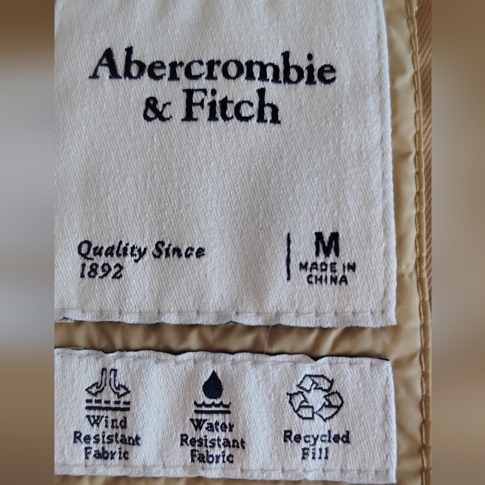 Abercrombie & Fitch Women's Beige Puffer Jacket - Picture 9 of 12